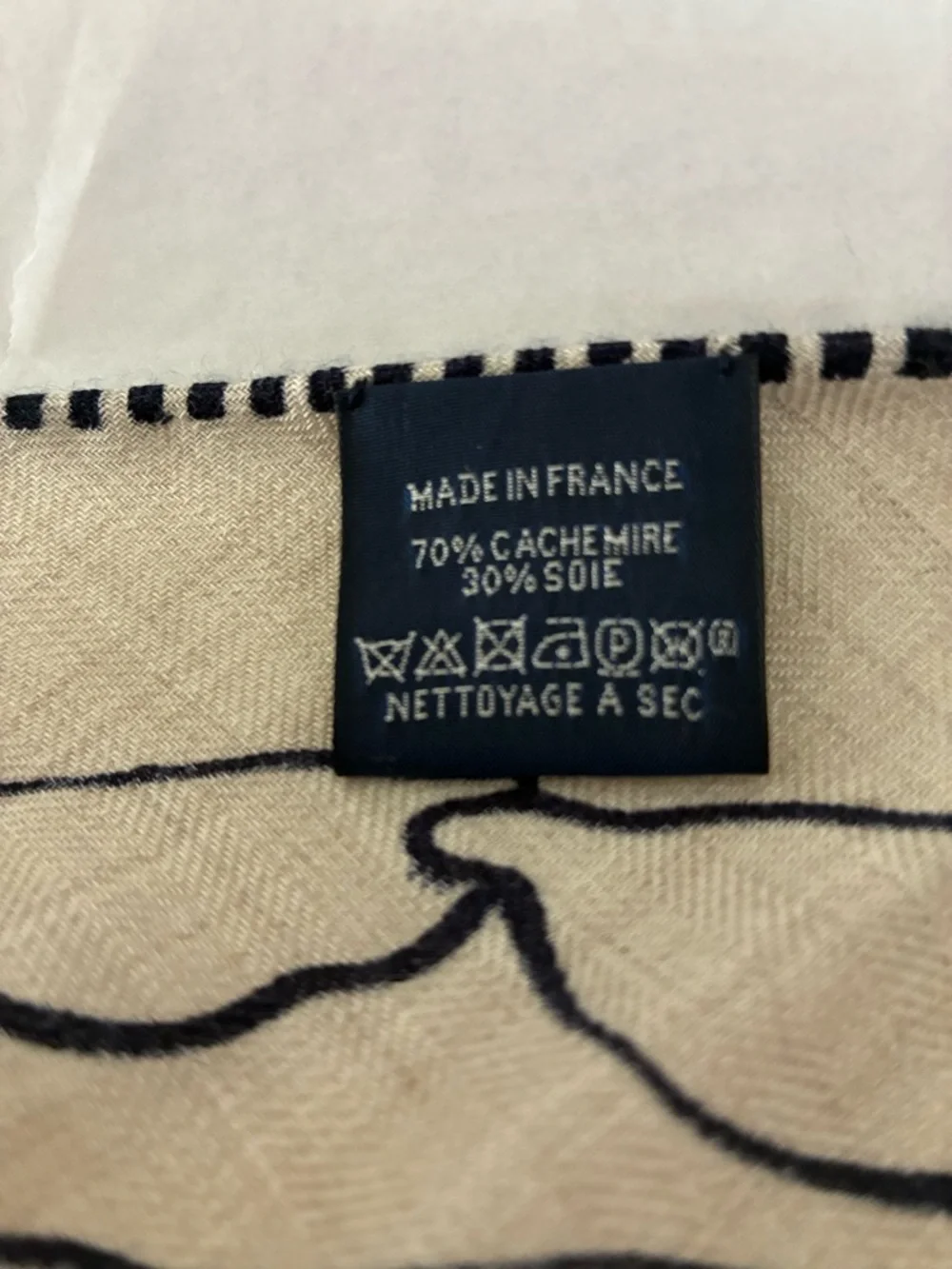 Authentic Hermes Mille et Un Lapins Giant Triangle - Picture 12 of 15